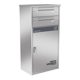 Edelstahl Paketbox KNOBOX 13 XL Beschriftungsblende freistehend in Stelenoptik zwei Briefkästen Schrägansicht nach links