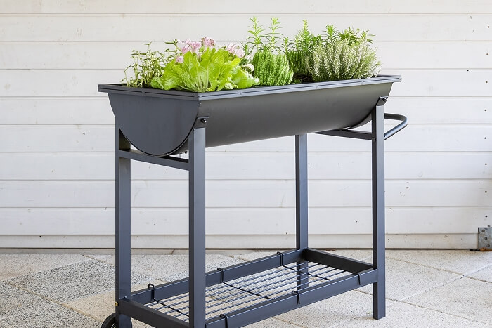 KNOBLOCH Gartenwagen auf einer Terasse