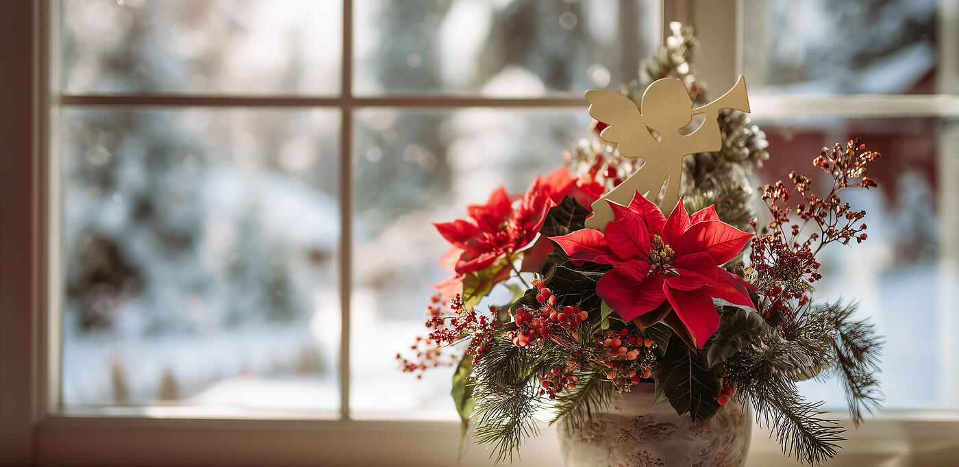 KNOBLOCH Schwibbogen auf einer Fensterbank mit Lichterkette und Bergmann Motiv